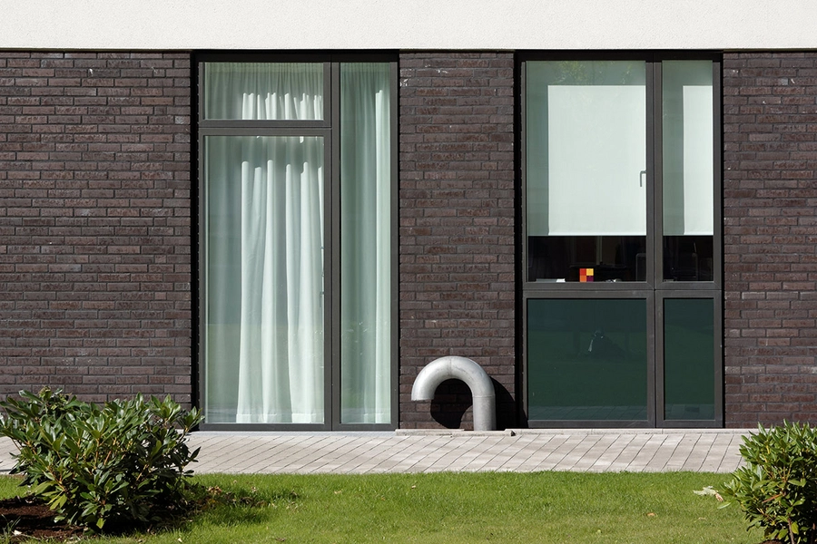 OK-Huset Lotte Vinduer, studetage i mørk tegl