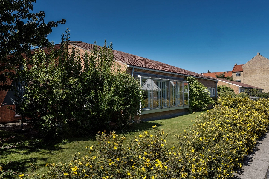 Selmersbo Aktivitetscenter, Dagcenter og Kollektivboliger Bebyggelse i park