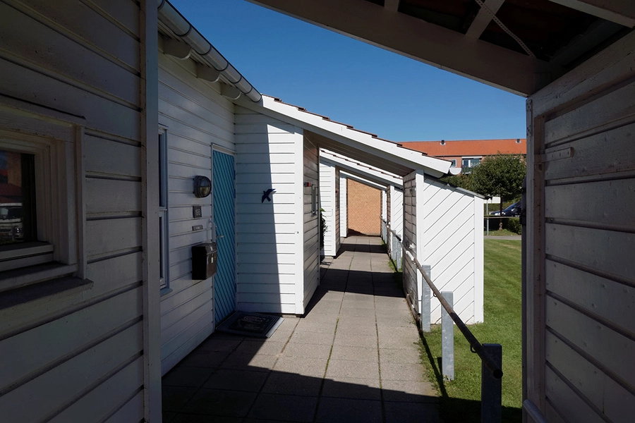 Selmersbo Aktivitetscenter, Dagcenter og Kollektivboliger Delvist overdækket sti