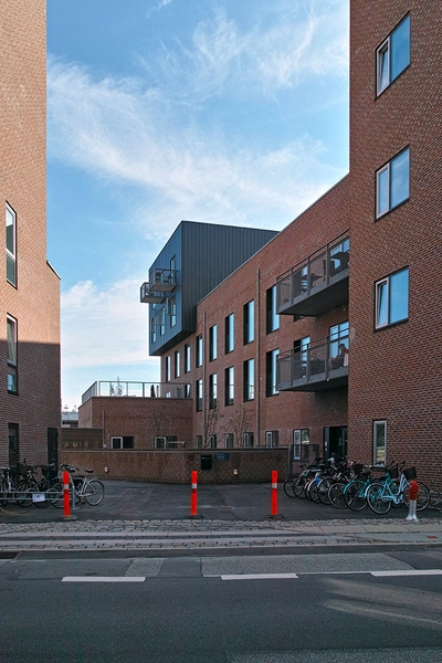 AKB Ny Ellebjerg Entresituation mellem bygningerne, kig fra nord-øst