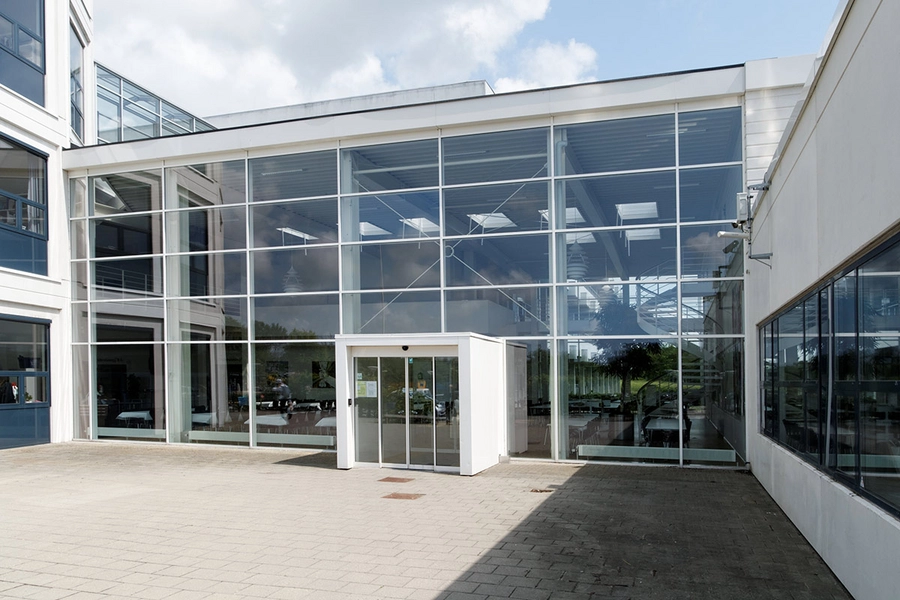 Esbjerg Gymnasium Indgang, blik fra vest