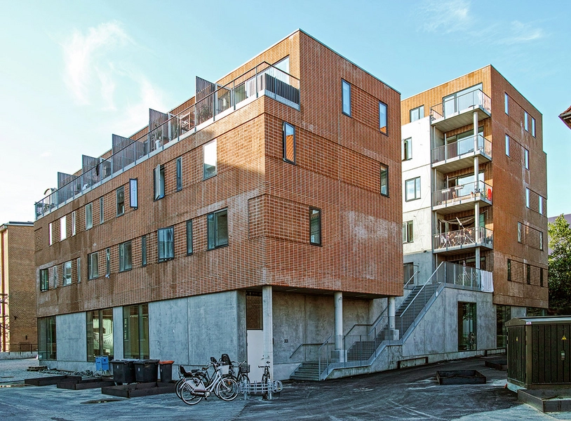 Boliger på Carl Jacobsens Vej 33 Bebyggelsen set fra syd, trappe op til plint