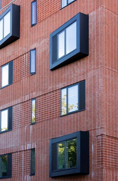 Boliger på Carl Jacobsens Vej 33 Facadeudsnit, facade mod vejen, karnapper