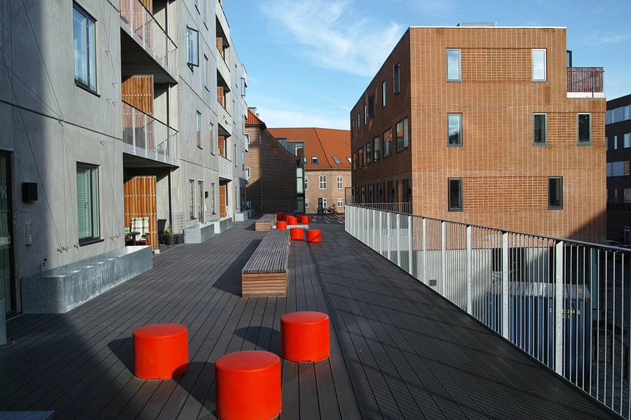 Boliger på Carl Jacobsens Vej 33 Den fælles terrasse på plinten