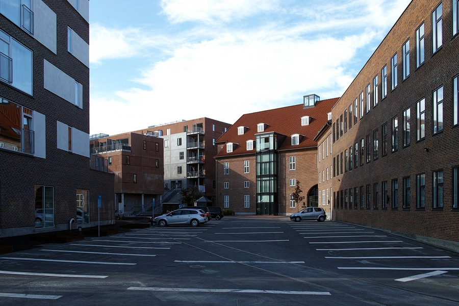 Boliger på Carl Jacobsens Vej 33 Bebyggelsen set fra gården i syd