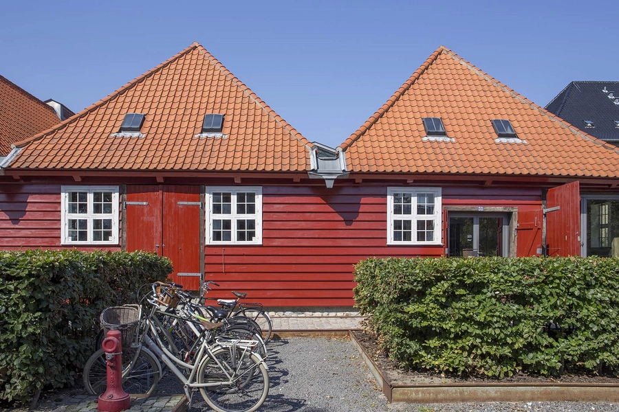 Masteskurene Det nordligste masteskur set fra syd-øst, ny beplantning.