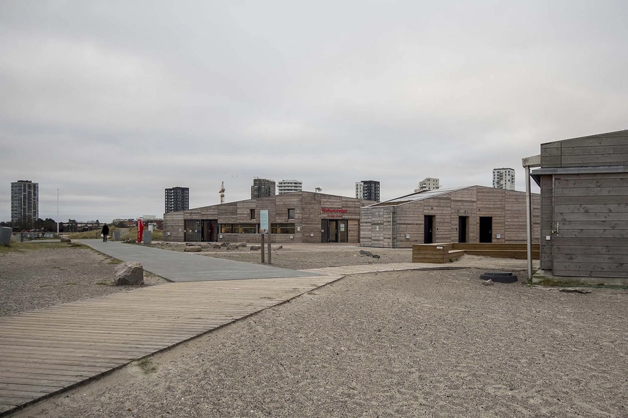Naturcenter Amager Strand - Den Blå Foreningsby Bebyggelsen set fra øst, total