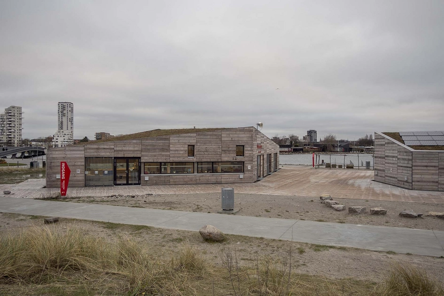 Naturcenter Amager Strand - Den Blå Foreningsby Bebyggelsen set fra klitterne i øst