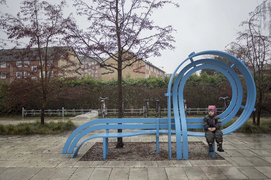 Blå bænke ved Den Blå Planet Bænk 2, ved Kastrup Metrostation