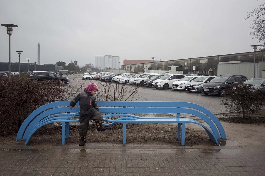 Blå bænke ved Den Blå Planet Bænk 4