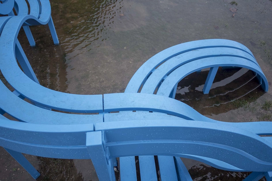 Blå bænke ved Den Blå Planet Bænk 8