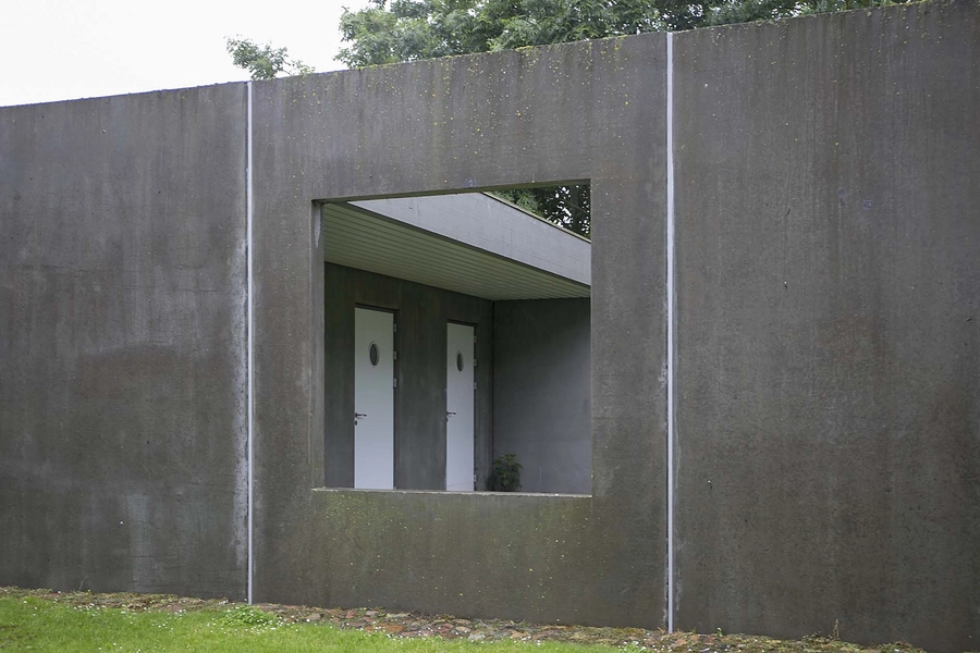 Four Boxes Gallery Krabbesholm Blik ind i det østlige gårdrum