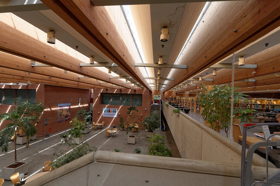 Esbjerg Seminarium - University College Syd Indgangshal, lysindfald