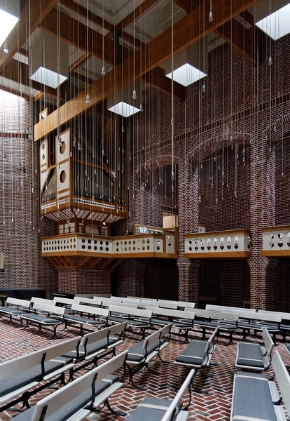 Sædden Kirke Kirkerummet, orgel, tegnet af arkitekterne