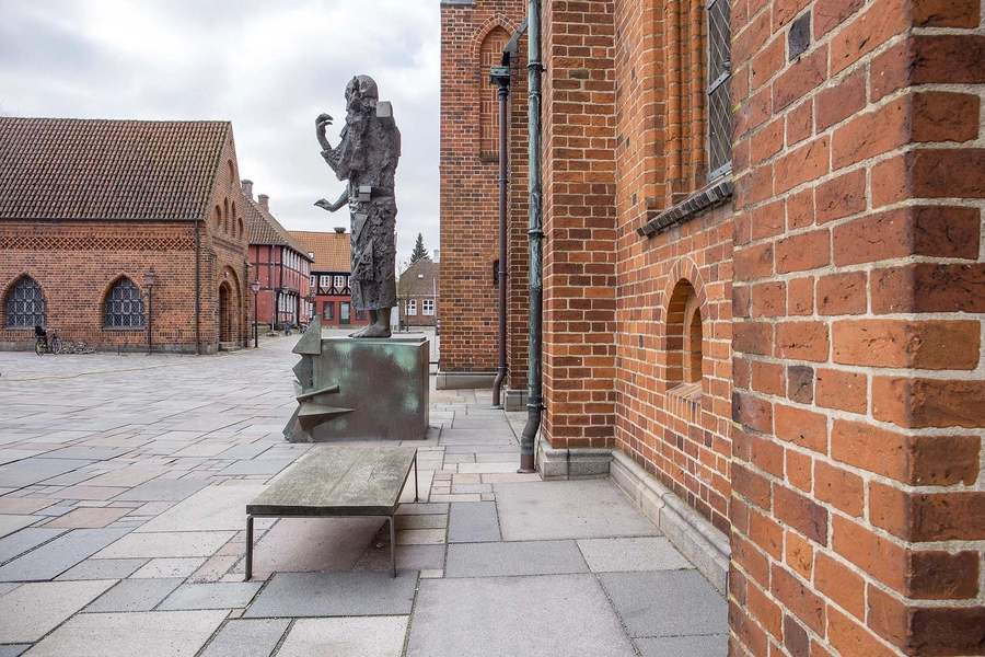 Ribe Domkirkeplads Hein Heinesens statue af Ansgar