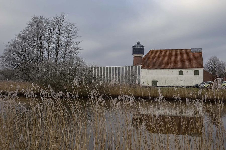 Tønder Rådhus Blik fra øst, med Bachmanns Vandmølle i forgrunden