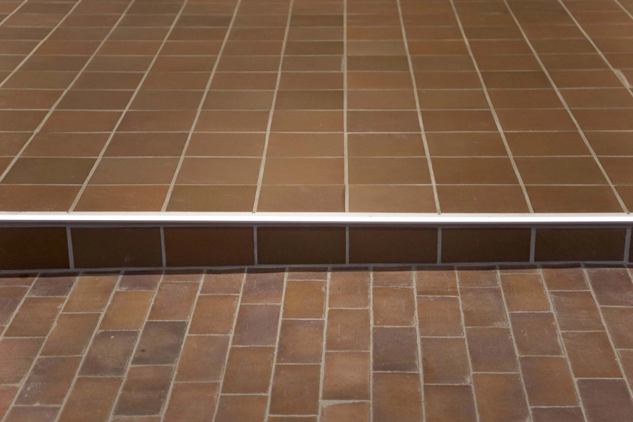 Tønder Rådhus Detalje, materialitet, fliser - nyt hus møder gammelt