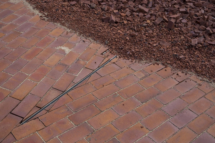 Tønder Rådhus Detalje, materialitet, gårdhave fliser og grus