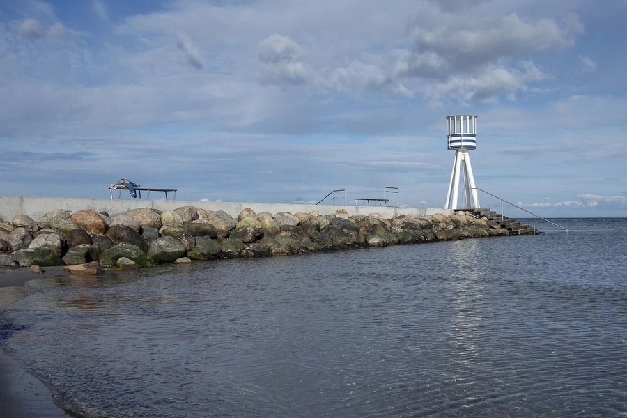 Ny Bellevue Strandbad Livreddertårn på nyt forland
