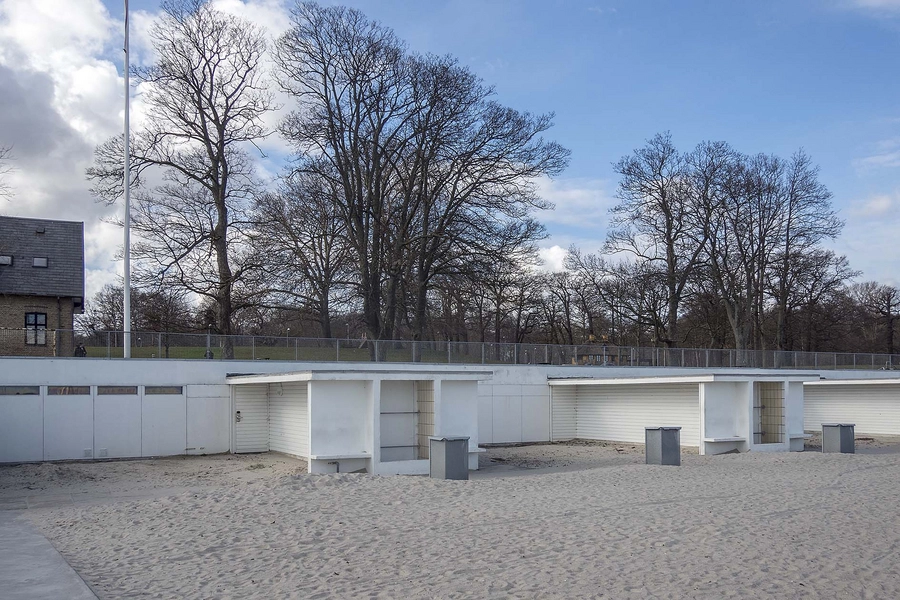 Ny Bellevue Strandbad Restaurerede lævægge og omklædningskabiner