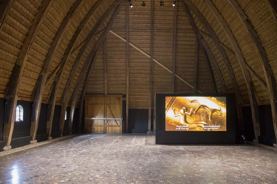 Guldhorn- og Kulturcenter Slotfelt Lade Udstillingsrum, film-lærred