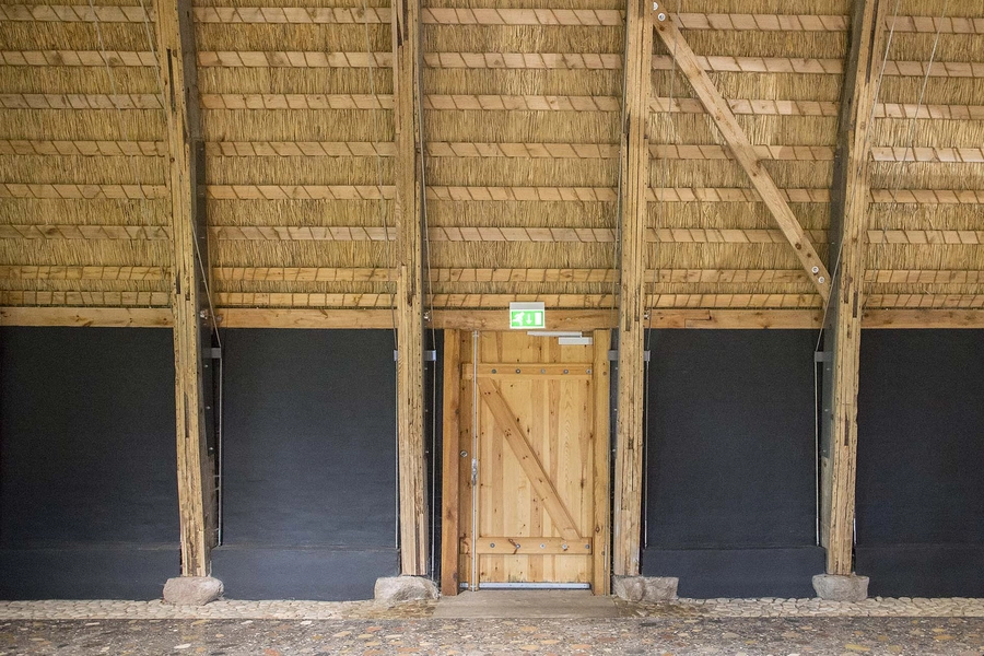 Guldhorn- og Kulturcenter Slotfelt Lade Udstillingsrum, dør, undertag