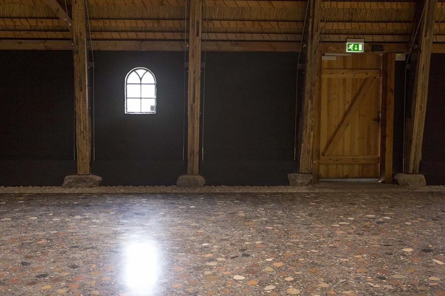 Guldhorn- og Kulturcenter Slotfelt Lade Vindue, terrazzogulv