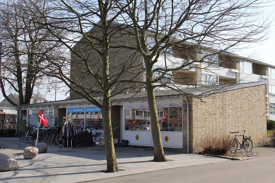 Ibstrupparken II og III Butiksbygning og vestfacade