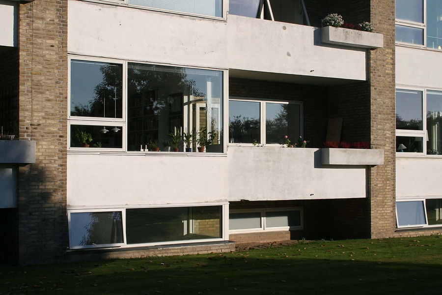 Ibstrupparken II og III Vestfacade, altan