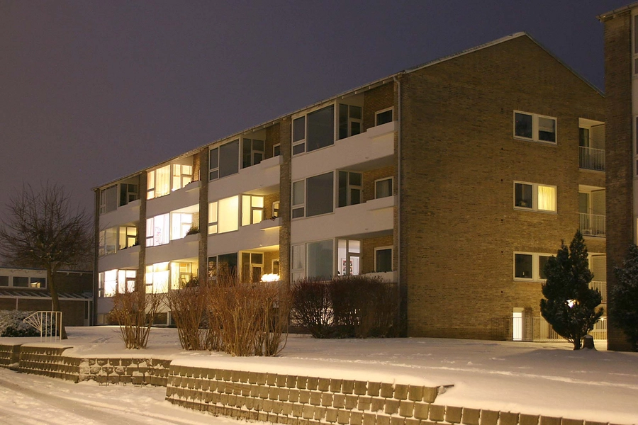 Ibstrupparken II og III Vestfacade aften, sne