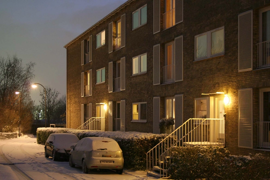 Ibstrupparken II og III Østfacade, aften, sne