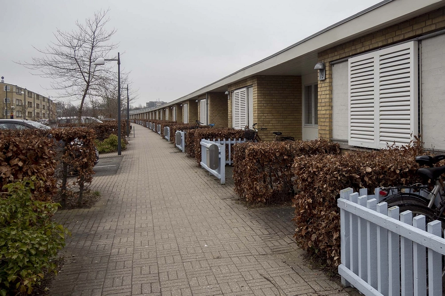 Tingbjerg Rækkehuse, tidligere handicapboliger langs Langhusvej