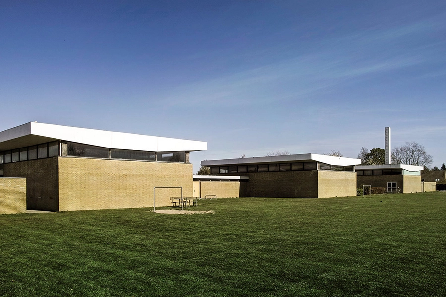 Nyager Skole Blik langs facaden