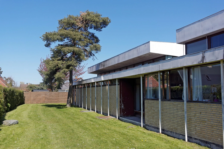 Nyager Skole Kig langs facade