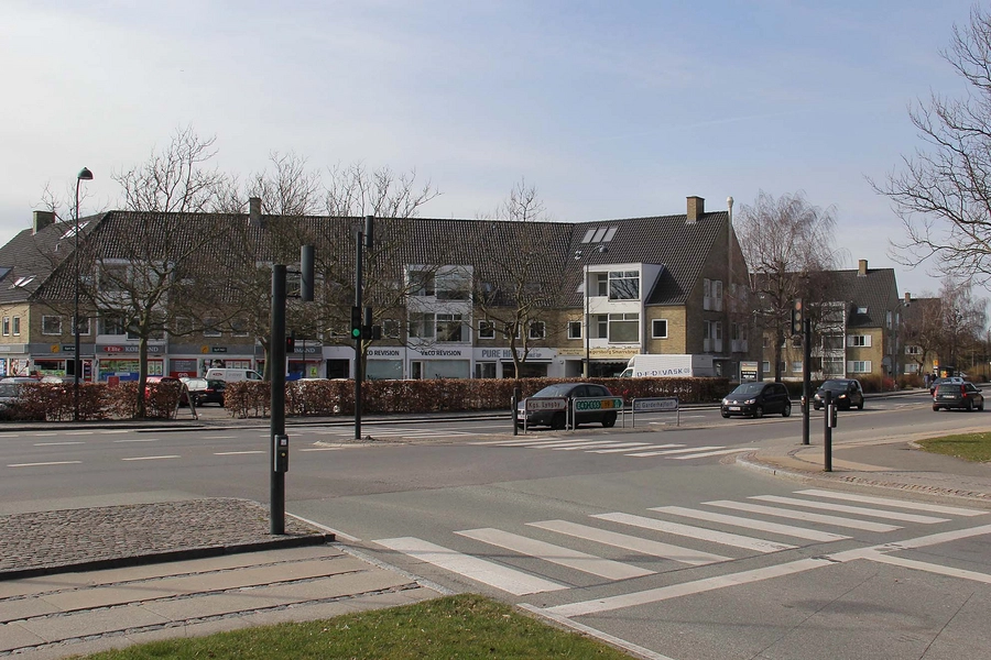 Ibstrupparken I Østfacade, Smakkegårdsvej 215-219, butikstorv