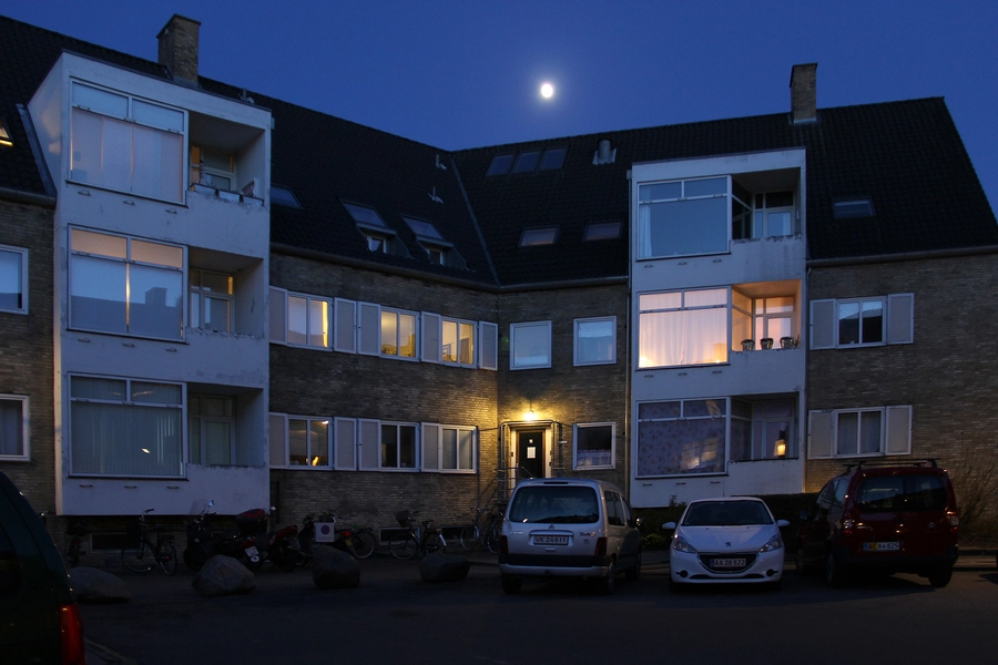 Ibstrupparken I Ibstrupvænget 9-11, facade mod vest, aften