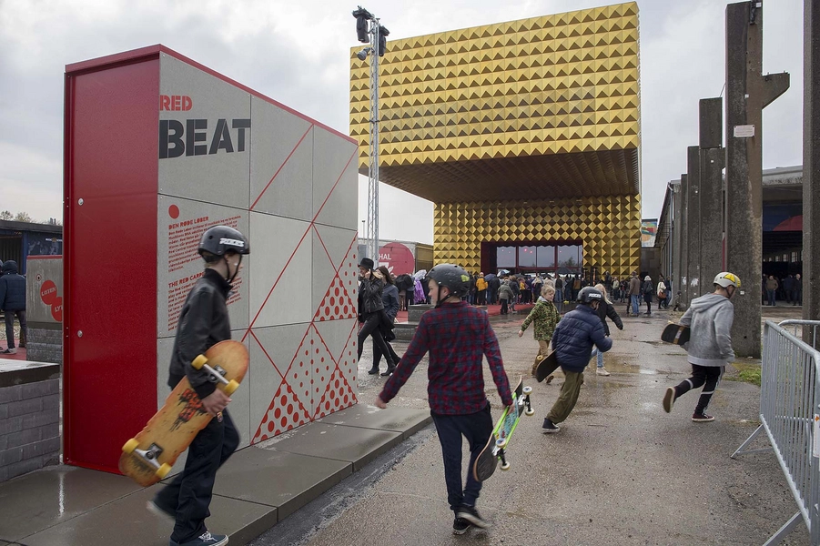 RAGNAROCK – museet for pop, rock og ungdomskultur Byrum foran museet