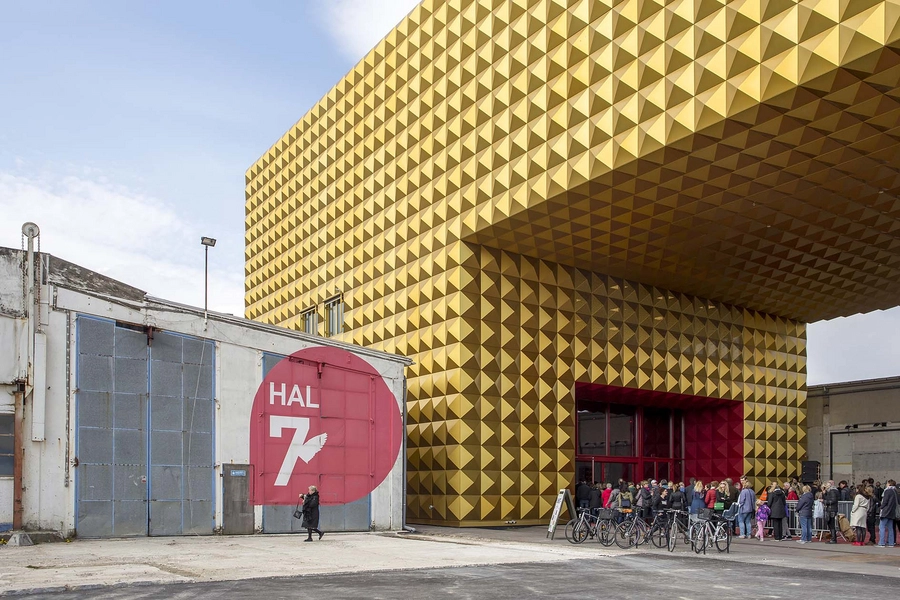 RAGNAROCK – museet for pop, rock og ungdomskultur Udhæng, indgang, møde med industribygninger