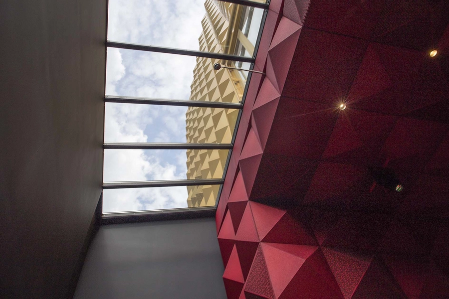 RAGNAROCK – museet for pop, rock og ungdomskultur Blik op gennem tagvindue ved Café