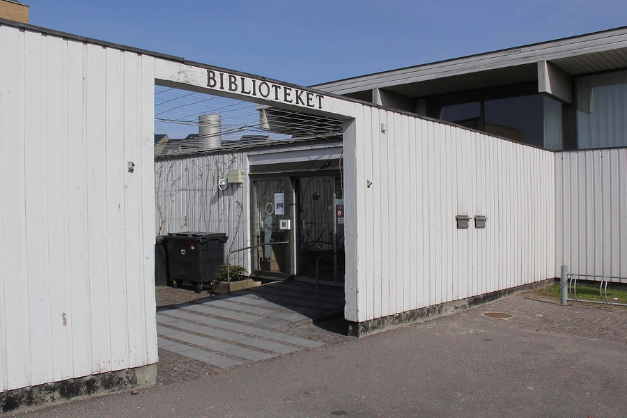Jægersborg Bibliotek Indgang gennem gårdhave