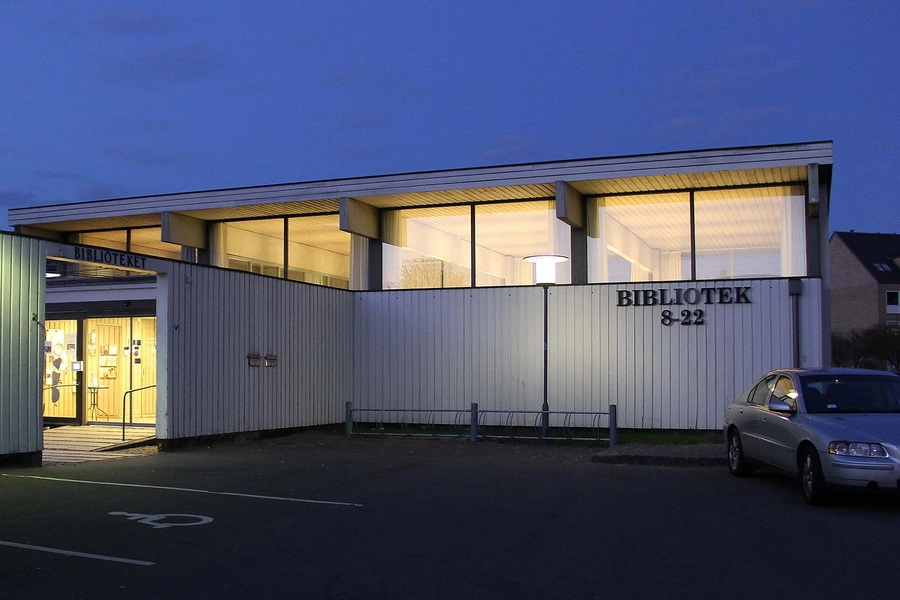 Jægersborg Bibliotek Vestfacade, aften