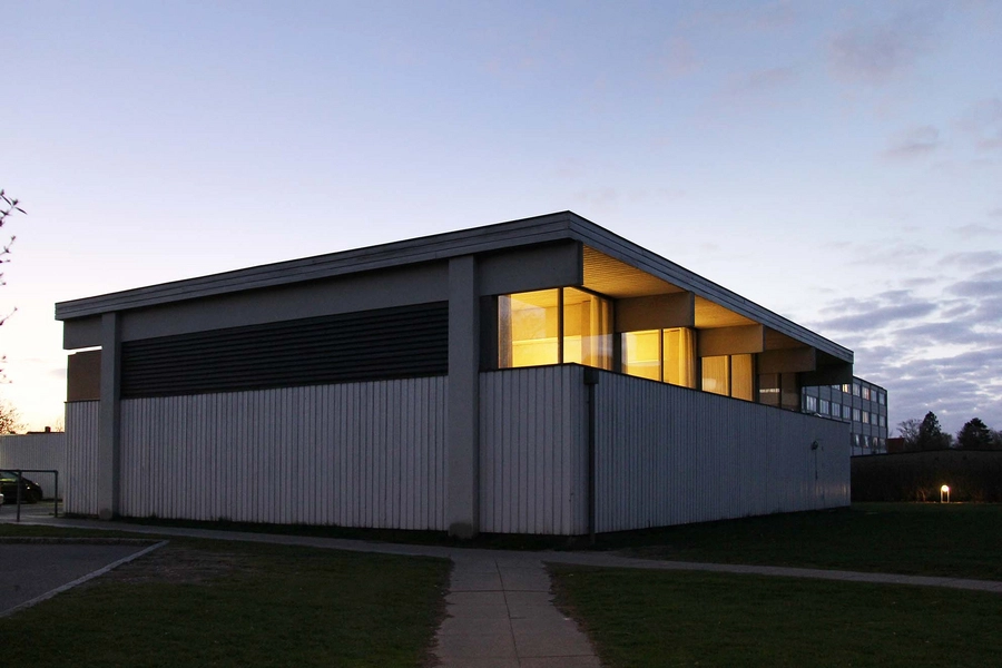 Jægersborg Bibliotek Syd- og østfacade, aften