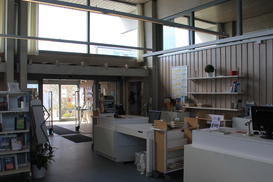 Jægersborg Bibliotek Skranke og indgangsparti