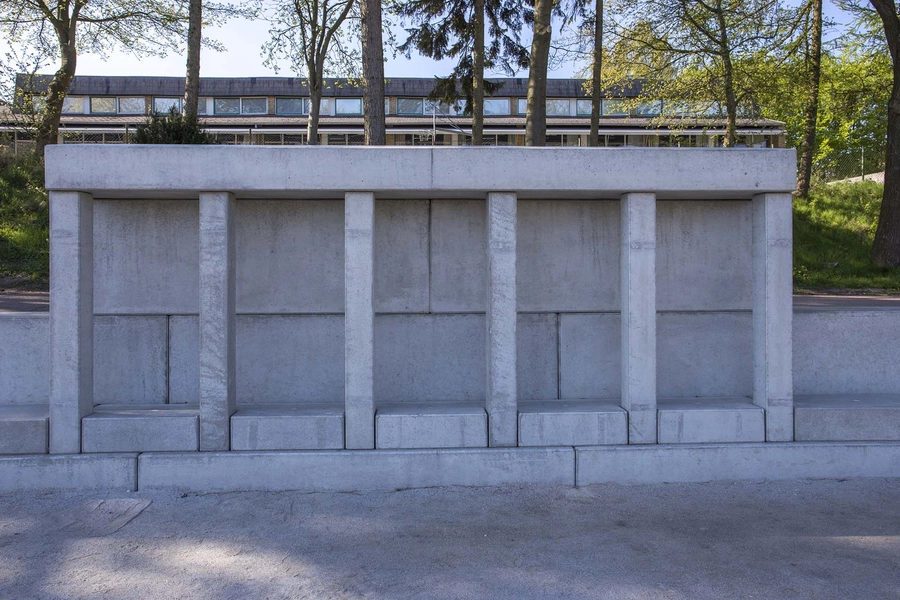 Termini Blik mod nord, udsnit bænk