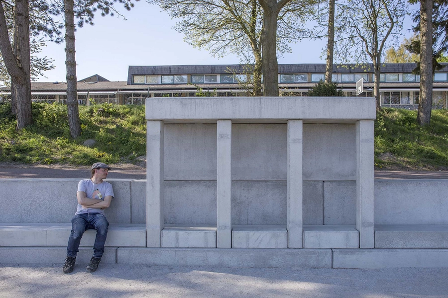 Termini Blik mod nord, udsnit bænk