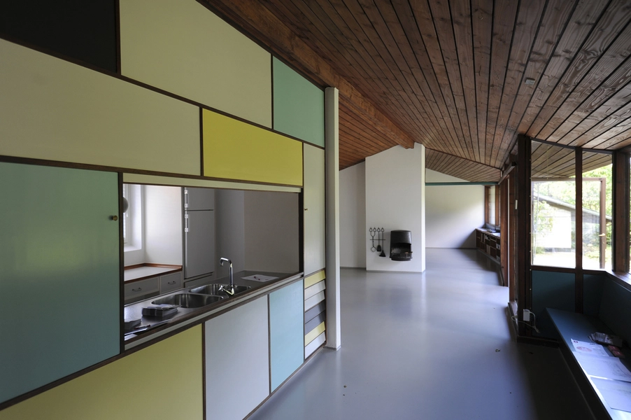 Karen og Ebbe Clemmensens eget hus Køkkenet mod spisestuen