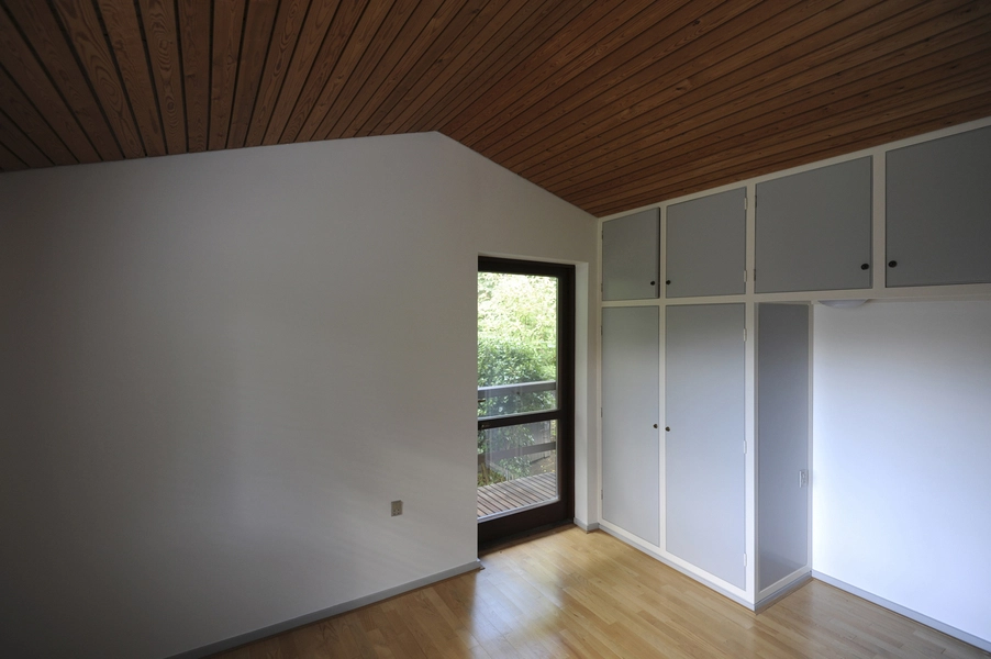 Karen og Ebbe Clemmensens eget hus Soveværelset med skabsvæg