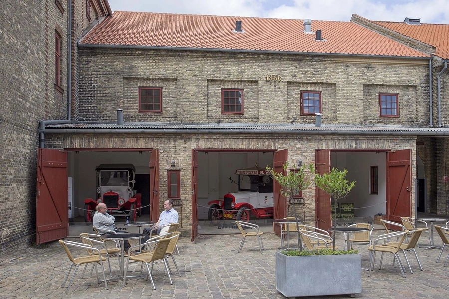 Carlsberg - Bryggerigården - Visit Carlsberg Udeservering ved den gamle staldbygning