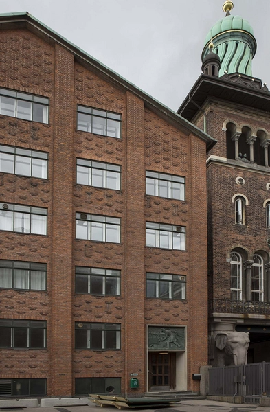 Carlsberg - Gærkælderen Gavlmotiv, indgang ved Elefantporten