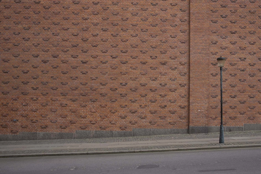 Carlsberg - Gærkælderen Teglrelief, facade mod nord